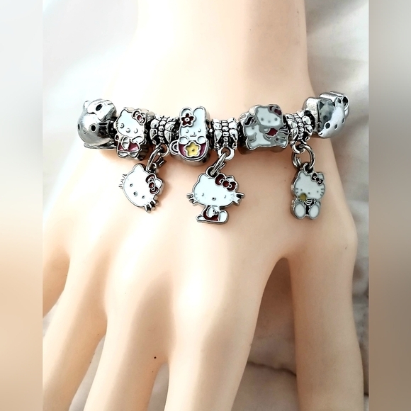 Jewelry - Hello Kitty h0t Charms Bracelet